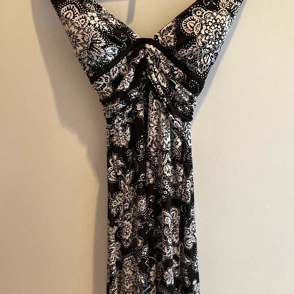 34  White House Black Market ,  built in bra, black/white print, pit 12”